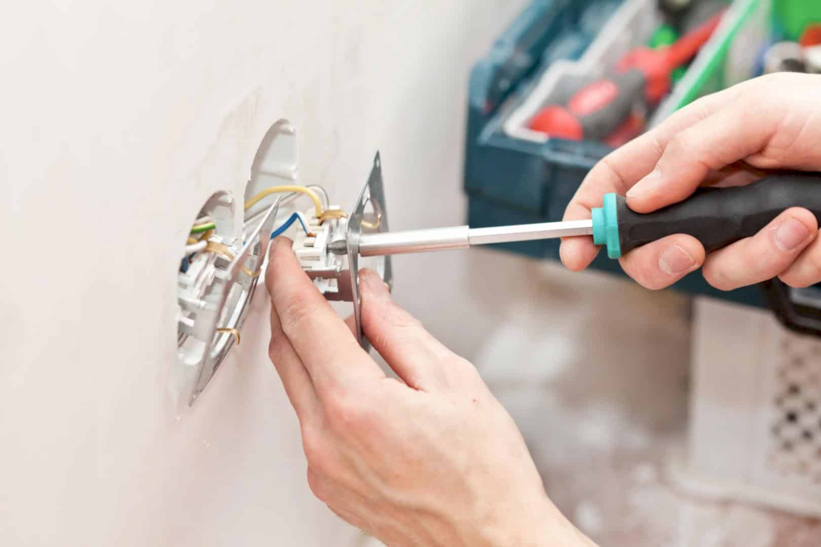 Evlerde Sık Karşılaşılan Elektrik Arızaları ve Çözümleri